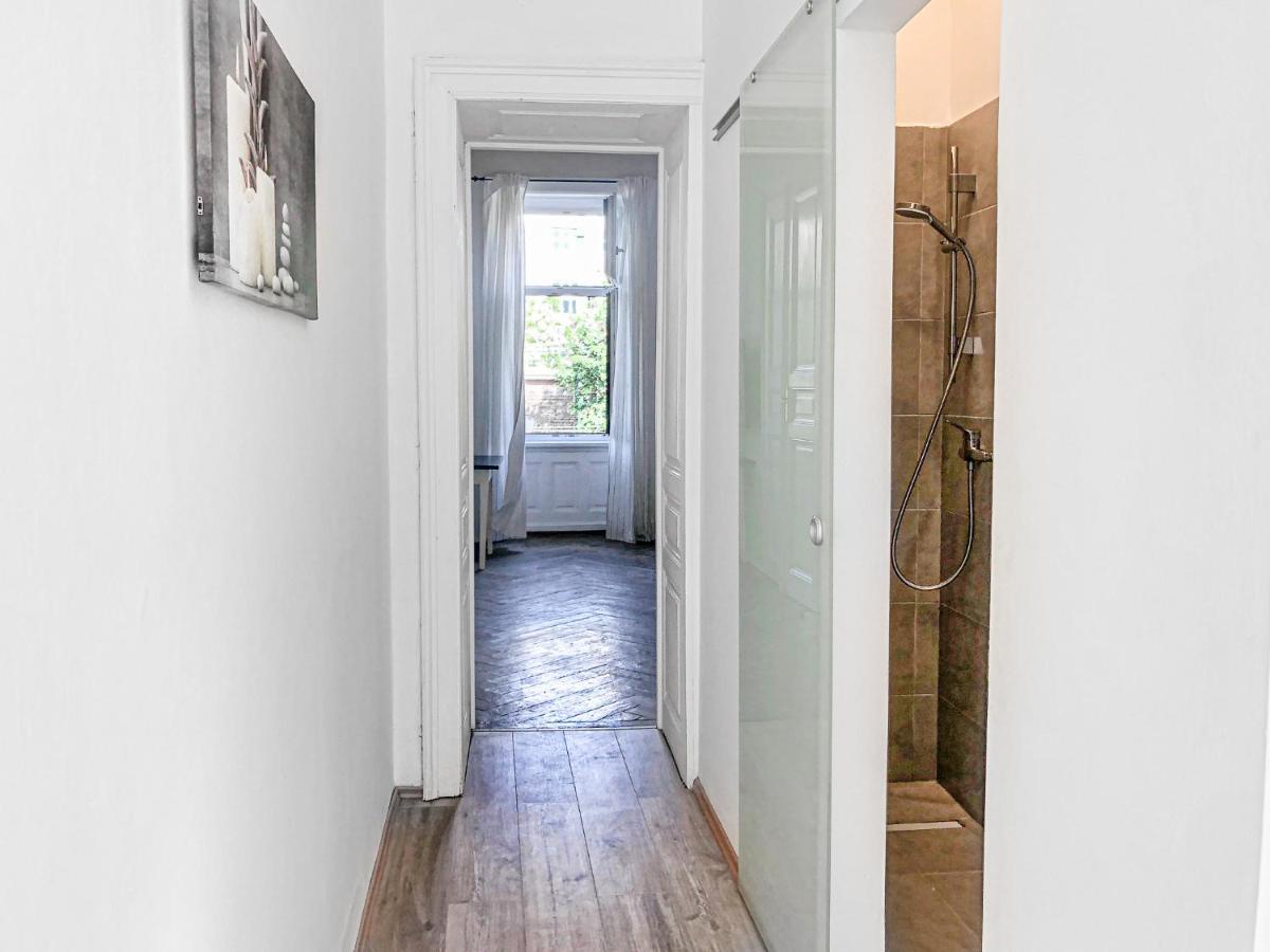 Commodious 2Br Apt. Near Akh-Perfect For Groups Vienna Esterno foto
