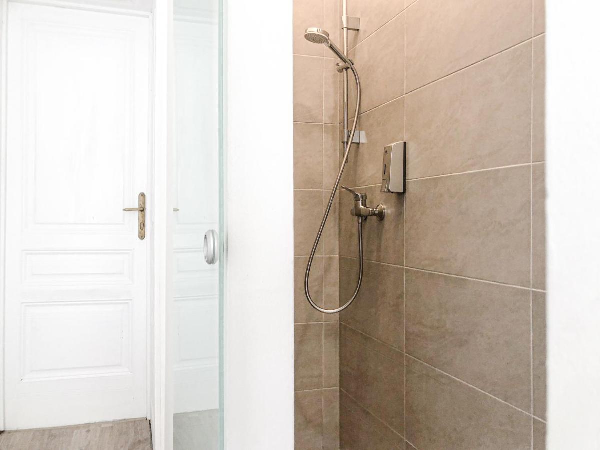 Commodious 2Br Apt. Near Akh-Perfect For Groups Vienna Esterno foto