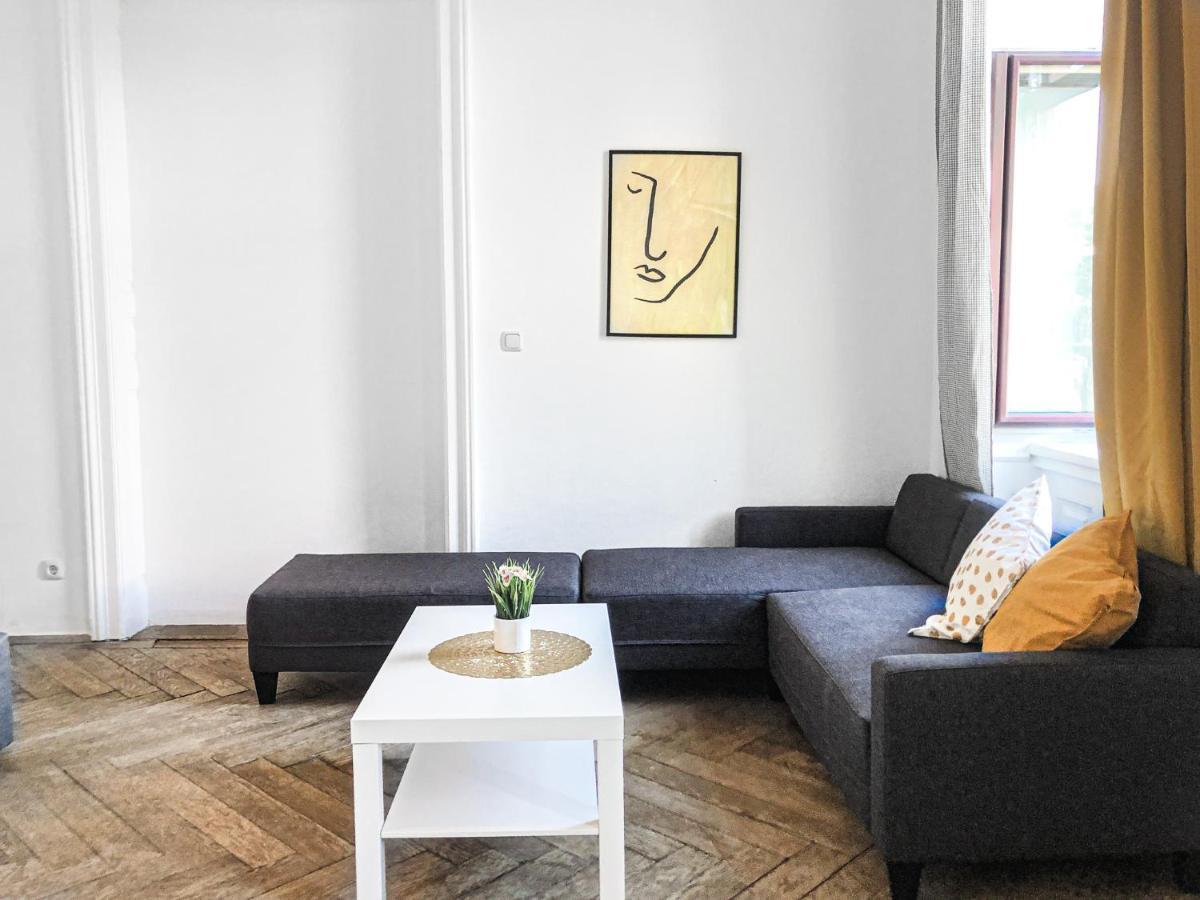 Commodious 2Br Apt. Near Akh-Perfect For Groups Vienna Esterno foto